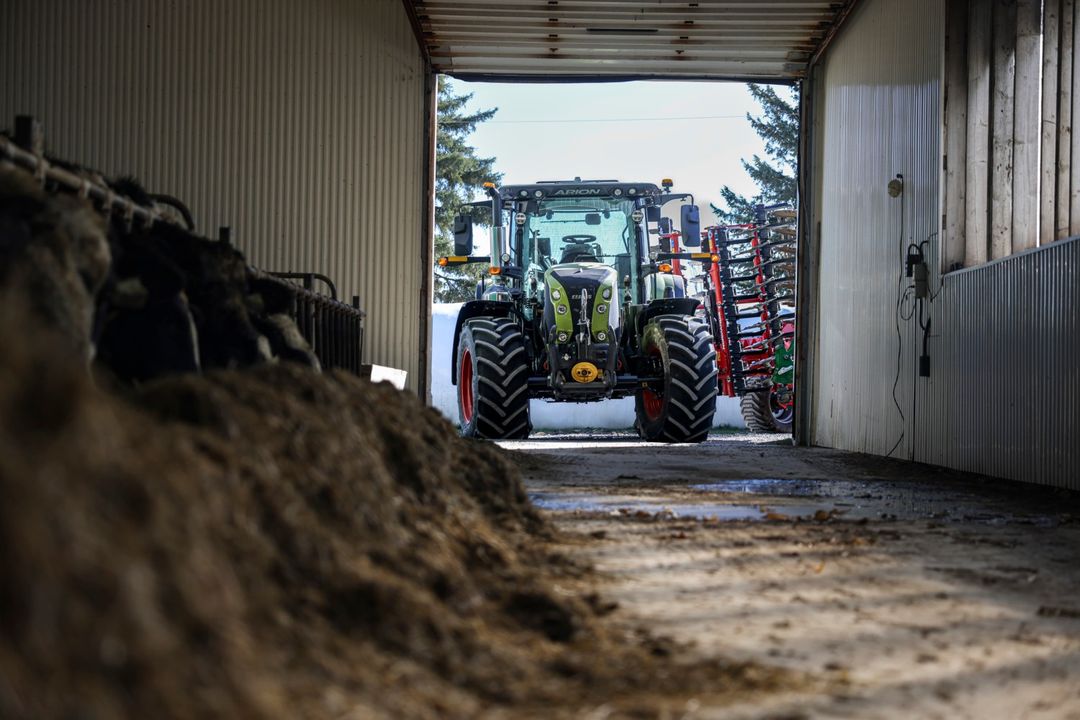 The ARION 600 series tractor offers superior versatility and zero compromise. Get up to 205 hp, peak torque at low speeds, seamless acceleration, hydraulic self-leveling loader and more with our latest tractor line. 💪 See how one tractor can do it all. Call (320) 398-3800 T...