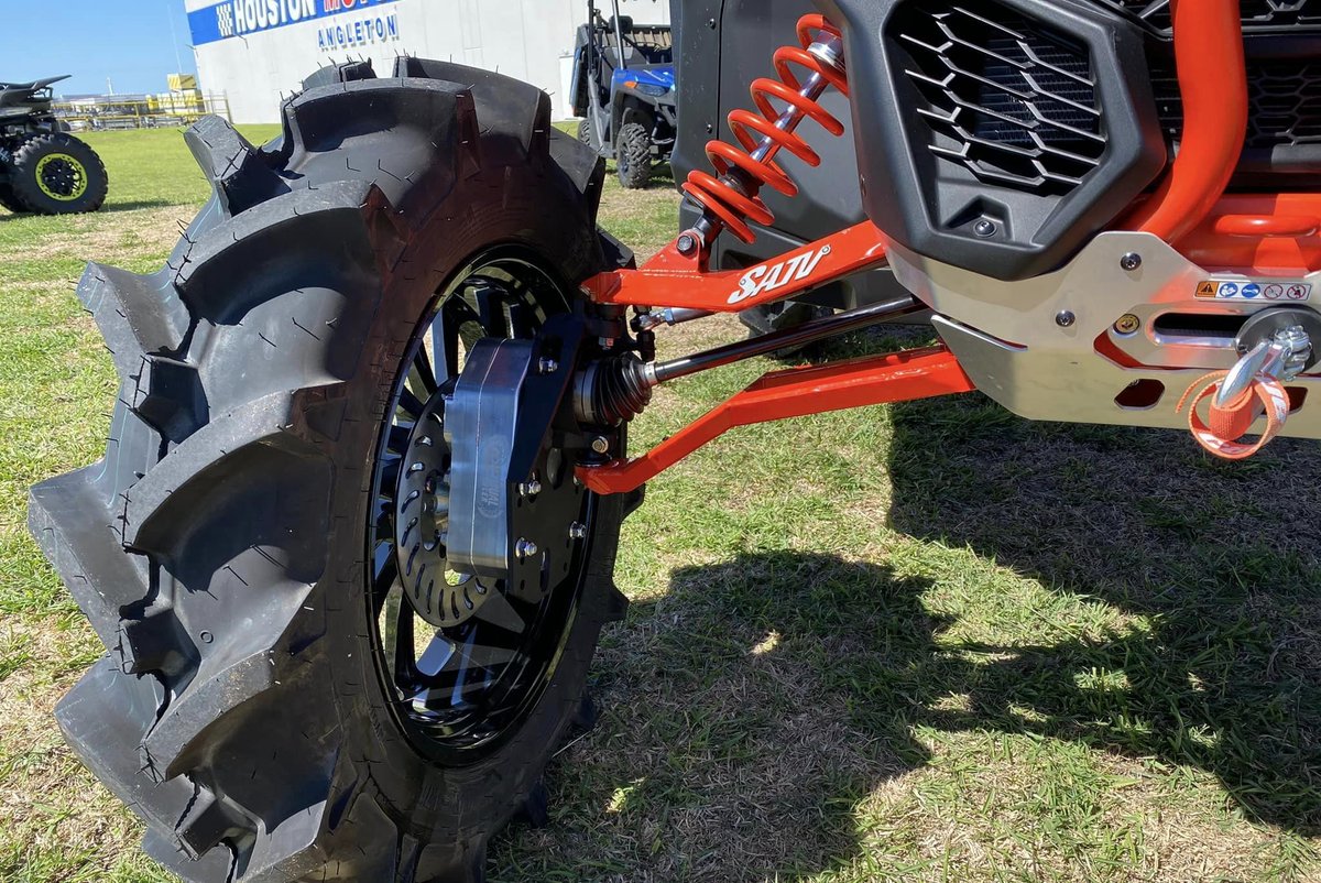superatvtweet's tweet photo. ๐ฅ This #MaverickX3 #TurboRR is rolling out of #HoustonMotorsportsAngleton #BuiltforBattle! With #SATV Sidewinder Series A-arms, 6" #GDP Dual Idler Portal Gear Lift kit, @assaultutv Tie Rods, on 42" tires, there's not much stopping it! ๐ช๐ #LetsRide #GearDrivenPerformance https://t.co/494pbz6tW2