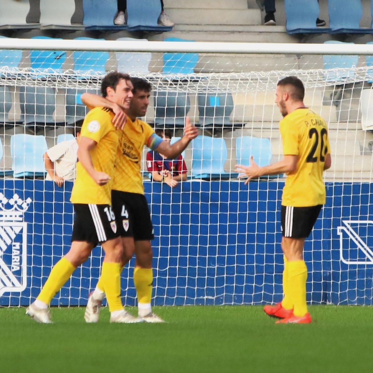 SD_Compostela's tweet photo. ✅ Volveu da lesión!
🛠️ Asentouse na zaga branquiazul!
⚽️ E xa marcou o seu primeiro gol como compostelanista!

🩵🤍 @eusemonzo 

#ComposValladolidB https://t.co/d3rWgbLnFa