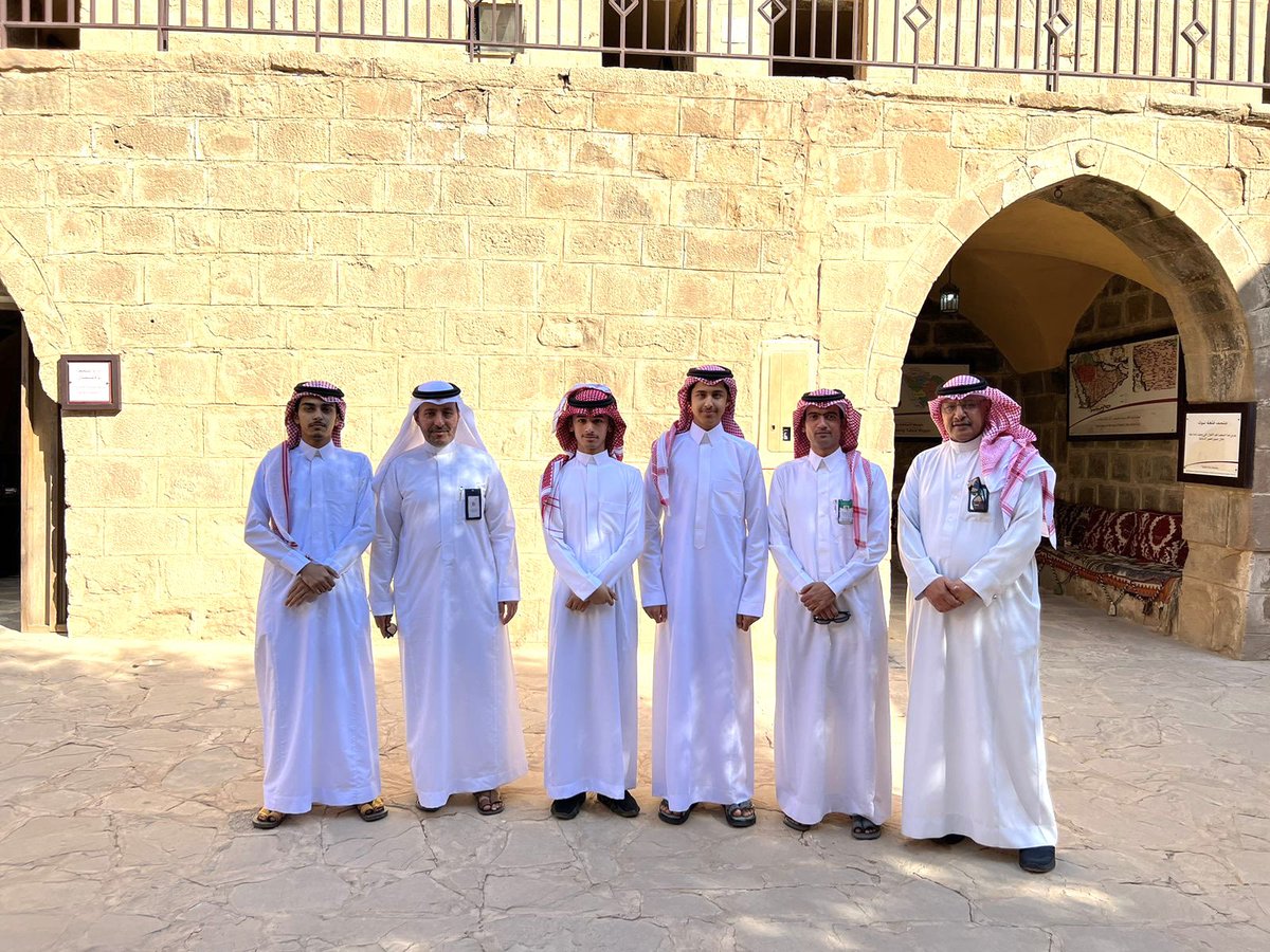 moe_tbk's tweet photo. التقى مدير عام النشاط الطلابي في #وزارة_التعليم د. يوسف الحمود -صباح اليوم- بمشرفي ومشرفات النشاط الطلابي في #تعليم_تبوك وذلك خلال زيارة لمقر إدارة نشاط الطلاب؛ والتي تضمنت تفقد أقسام وأندية النشاط والمعسكر الكشفي؛ والاطلاع على أعمال إدارة نشاط الطلاب والطالبات؛ كما تضمن برنامج الزيارة موقع فعاليات تصوير  مسابقة فرسان التعليم؛ وبيت الطالب وعدد من المدارس؛ بحضور مدير نشاط الطلاب ومديرة نشاط الطالبات
