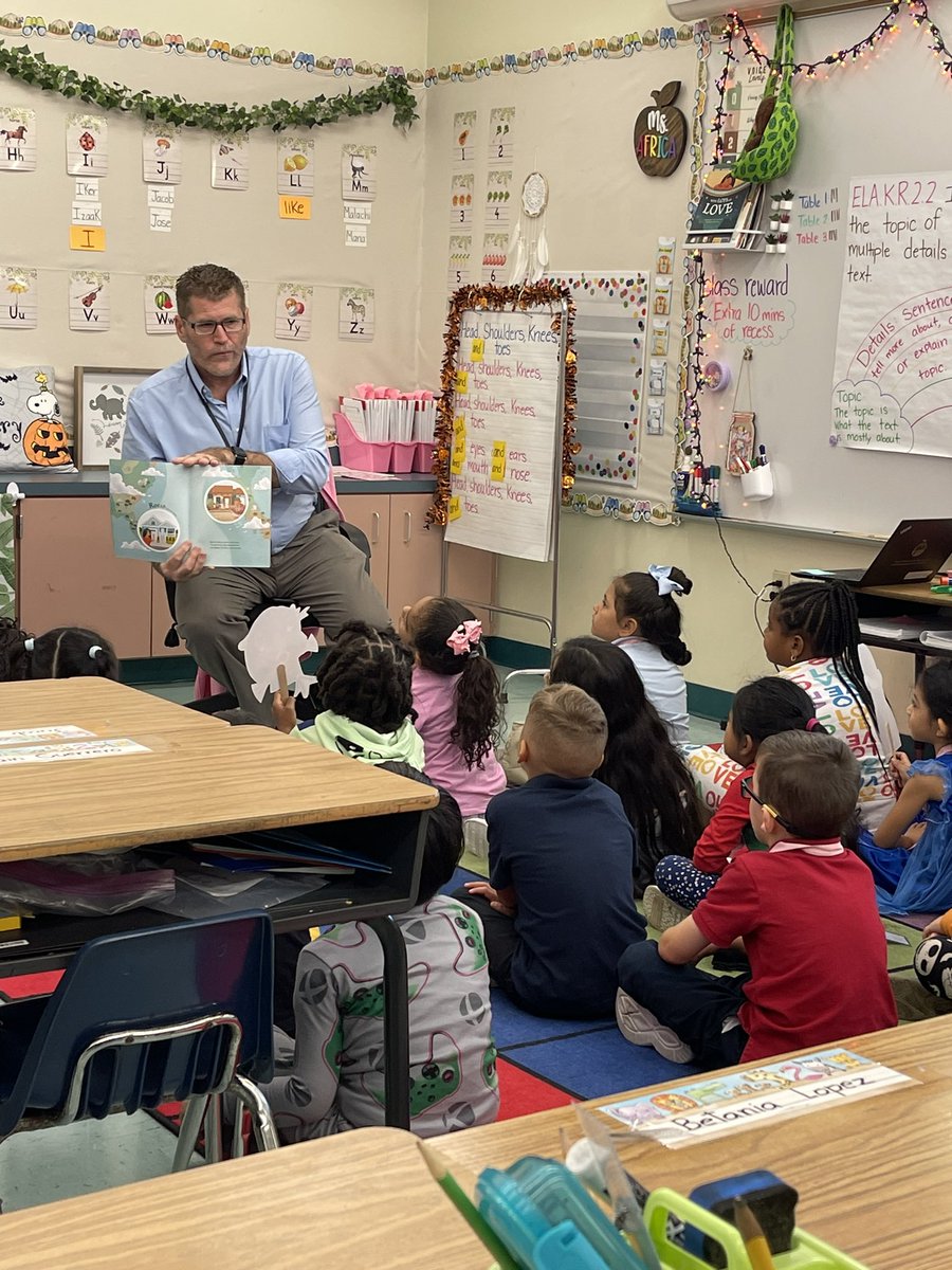 Welcome Mr. Balchunas and thank you for reading to our kids for #readfortherecord #browardreads @BcpsCentral_ <a href="/JB_Elite16/">JB_Elite16</a>