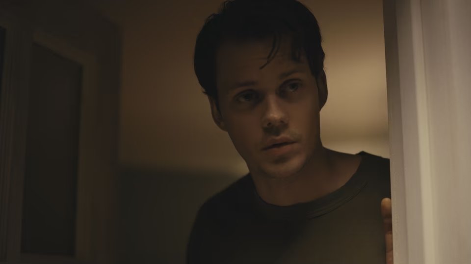 poptime's tweet photo. 🚨 "Barbarian", um dos melhores filmes de terror de 2022, acabou de chegar no catálogo do Prime Video. Vão assistir? https://t.co/LLtyhoRZQA