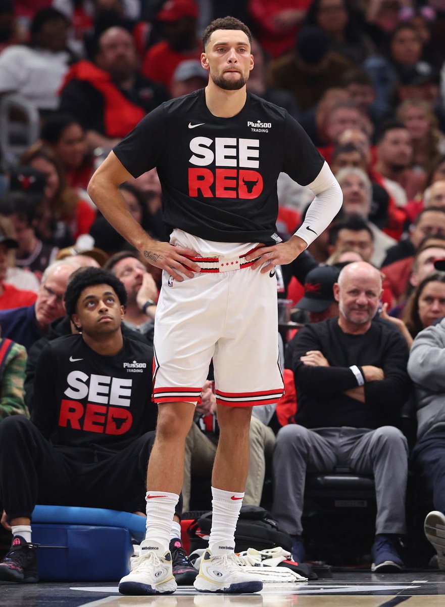 The Chicago Bulls had a players-only meeting after last night’s loss vs OKC 

Its only the first game of the season 😳