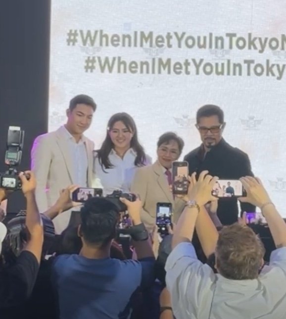 D_marianne23's tweet photo. When I Met You in Tokyo lead stars Ms
Vilma Santos and Christopher De Leon with our Darren and Cassy!! 

DARRENat WIMYIT MediaCon
#DARREN @Espanto2001
DARRENon WIMYIT TRAILER
#WhenIMetYouInTokyo
@WIMYITFILM https://t.co/aLaGXIcDhF