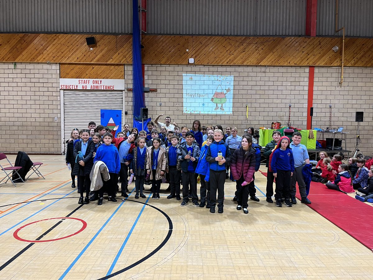 stmarypatrick's tweet image. Blwyddyn 5 a 6 had a wonderful time singing at the Jambouri this morning. Diolch! #jambouri2023 @urddmg @Urdd @CSCJES @CSC_langlitcomm