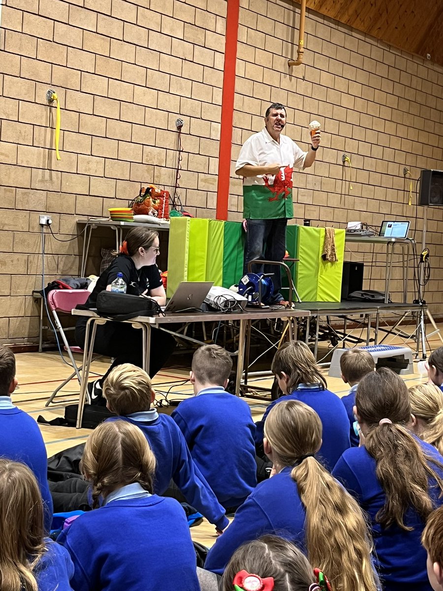 stmarypatrick's tweet image. Blwyddyn 5 a 6 had a wonderful time singing at the Jambouri this morning. Diolch! #jambouri2023 @urddmg @Urdd @CSCJES @CSC_langlitcomm