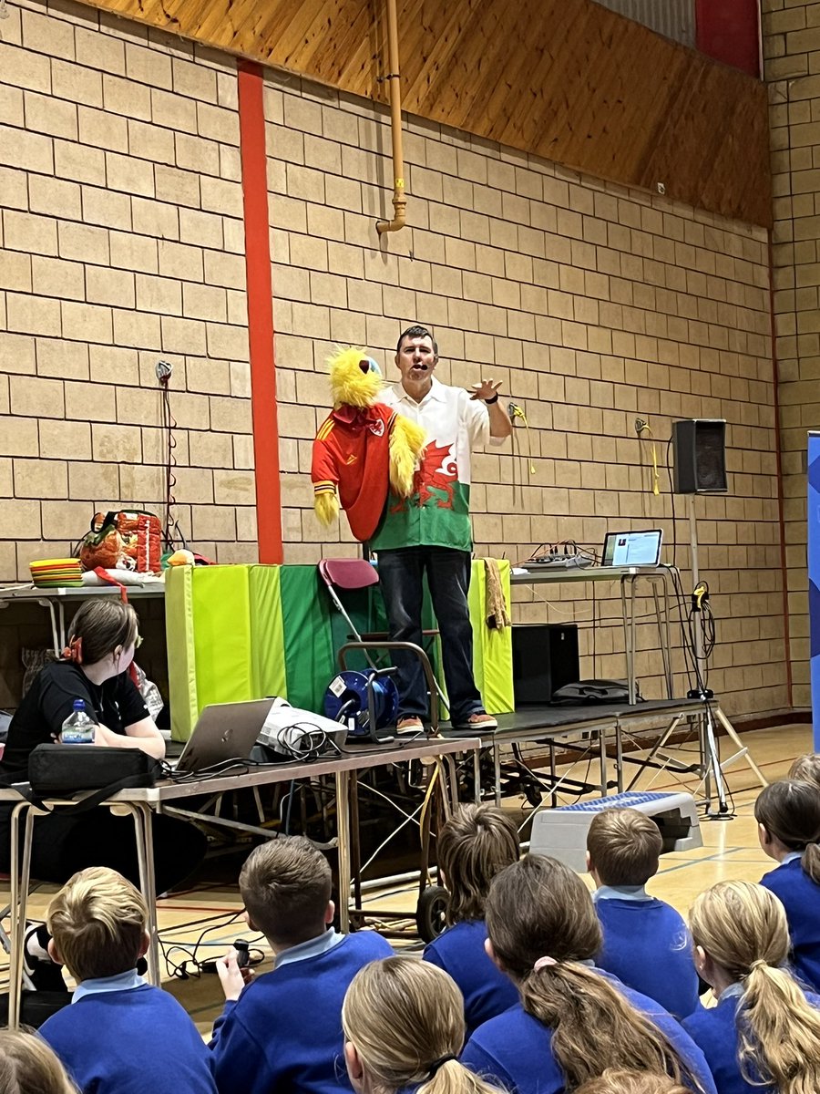 stmarypatrick's tweet image. Blwyddyn 5 a 6 had a wonderful time singing at the Jambouri this morning. Diolch! #jambouri2023 @urddmg @Urdd @CSCJES @CSC_langlitcomm