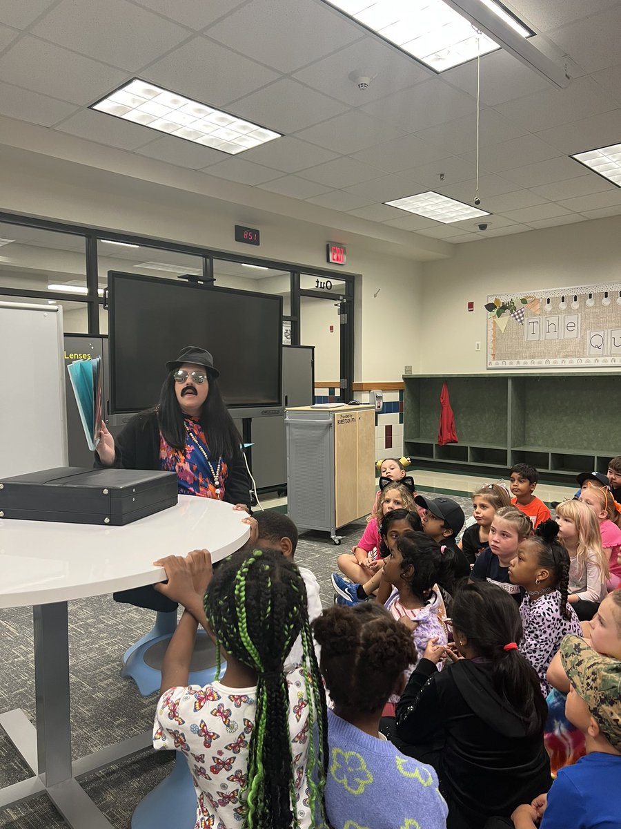 HowardsPreK's tweet photo. These amazing SSDA detectives have been investigating their books and solving cases to help us decode books! We solved our final case and the SSDA has made us official word detectives! Thanks Super Secret Detective Agency! #RESUbuntu #SSDA #RobertsonU https://t.co/KWZmD4h93P