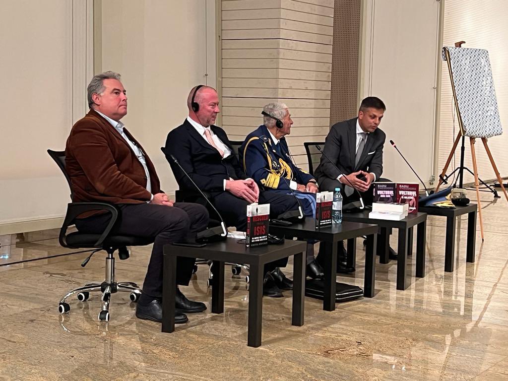 Promoting #peace in a comprehensive lecture on #courage and #commitment with #100year air force general and Dimitri Bontinck 
#Omninetwork
#2B1ASK1