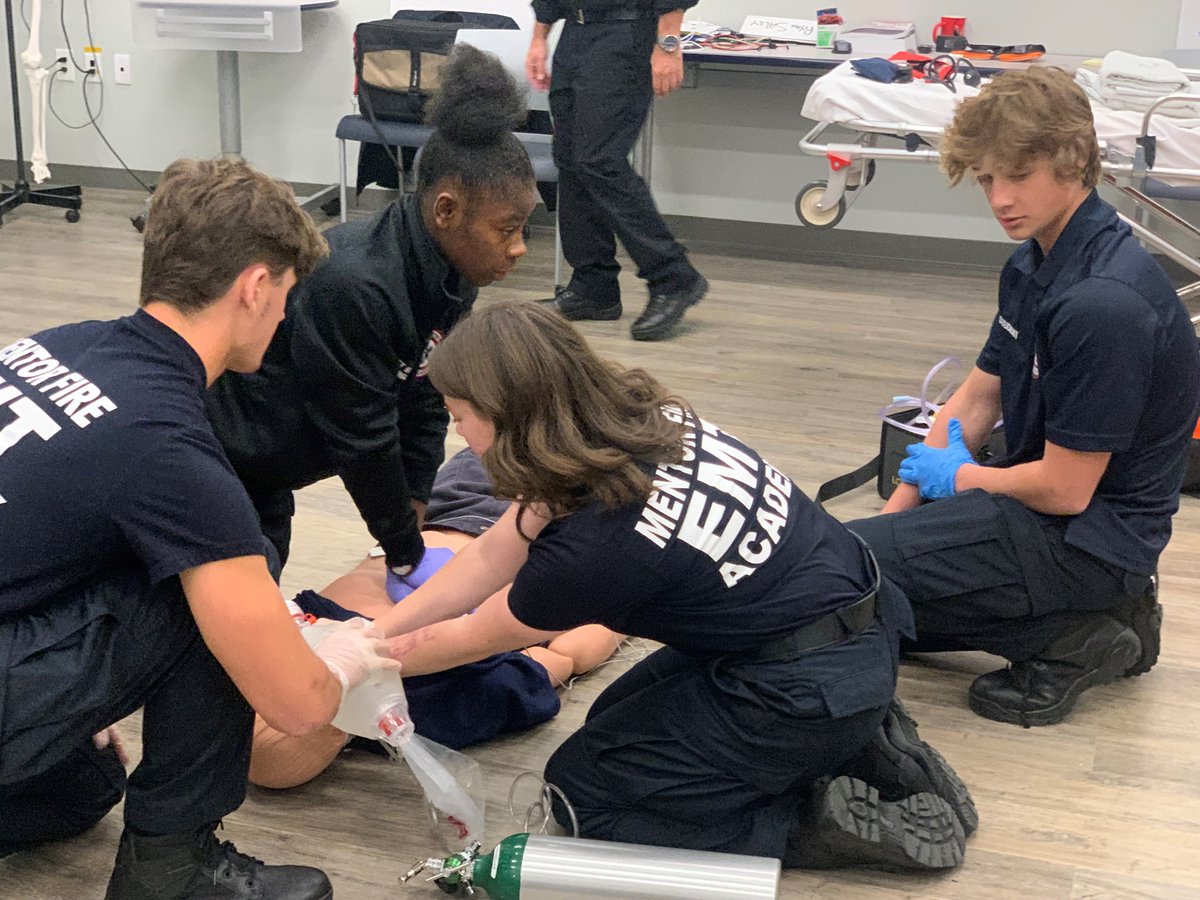 LakelandCommCol's tweet photo. Mentor EMT Academy students learned basic life support skills through hands-on lab training, setting them on the path to becoming accomplished EMT professionals. 

For more information on Lakeland’s EMT and Paramedic programs, visit the link below.

🔗 https://t.co/PnRZUPnuu8 https://t.co/XOnlGBgfKG