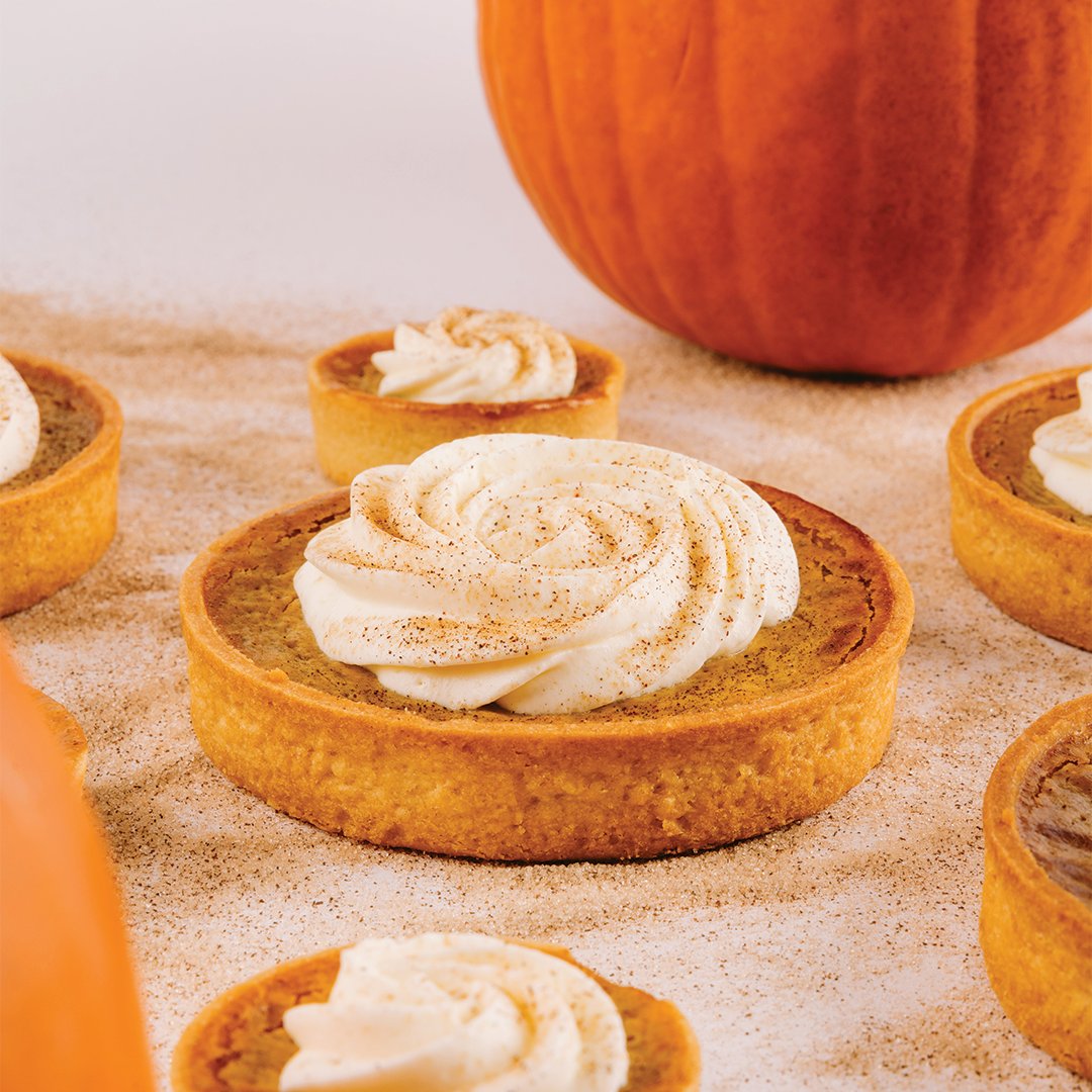 AmeliesBakery's tweet photo. Pumped up for some Pumpkin! 🎃

Grab pumpkin treats + sips for a limited time @ your local bakery! 

PUMPKIN CHAI LATTE • PUMPKIN MACARON • SPICED PUMPKIN TART https://t.co/TTXWhPzBHo