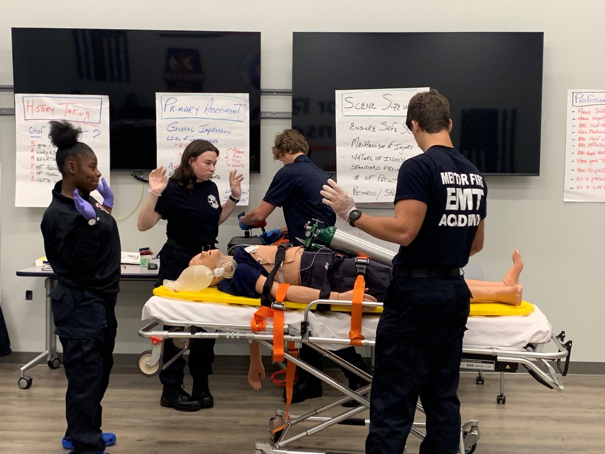 LakelandCommCol's tweet photo. Mentor EMT Academy students learned basic life support skills through hands-on lab training, setting them on the path to becoming accomplished EMT professionals. 

For more information on Lakeland’s EMT and Paramedic programs, visit the link below.

🔗 https://t.co/PnRZUPnuu8 https://t.co/XOnlGBgfKG
