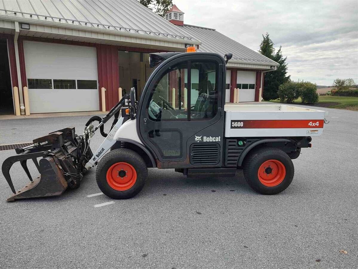 municibid's tweet image. East Bradford Township presents a unique opportunity to own the 2017 #Bobcat #Toolcat 5600 and the 2011 Bobcat #MiniExcavator E50. These dependable #machines are ready for action. Don&apos;t miss out, explore here: mbid.us/46S7f2W

#heavyequipmentforsale #contruction #auction