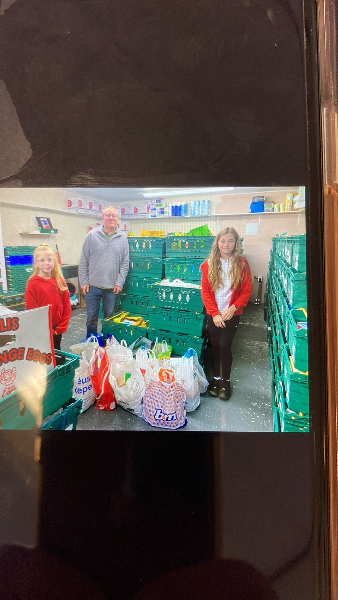 Thank you to parents and pupils of Ysgol Y Felin for supporting the Llanelli Food Bank with gifts of food. Your kindness is greatly appreciated. #llanellifoodbank