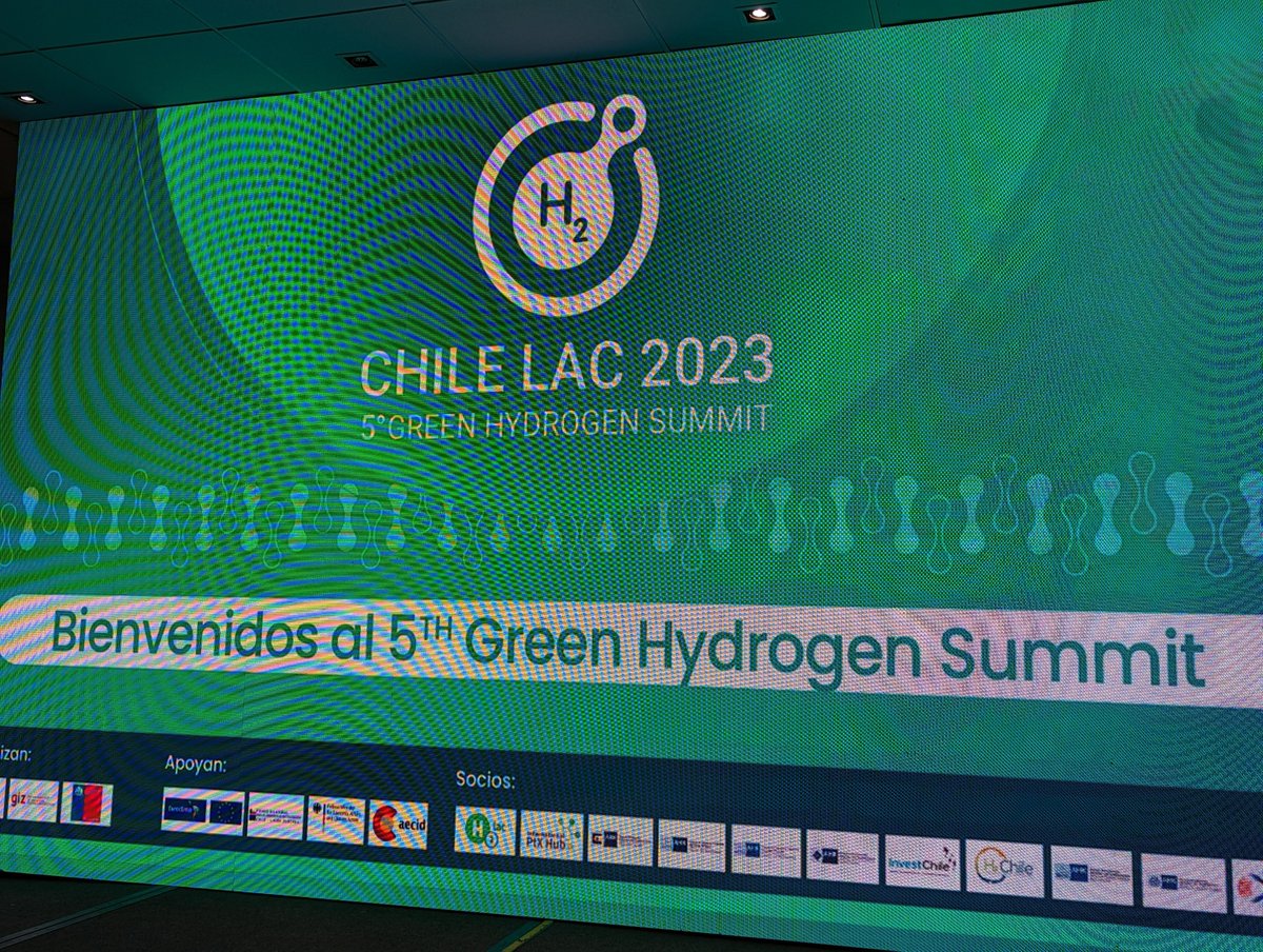 ZWasserstoff's tweet photo. @ZWasserstoff  in Chile⛰️
Since yesterday is the 5th Green Hydrogen Summit &amp; our colleague Maximilian Wick held a great talk on the topic "Applied research in the Hydrogen Clusters4Future". We are delighted to present our projects to a global audience🌍
#hydrogen #Clusters4Future https://t.co/0Lg8IpkoXa
