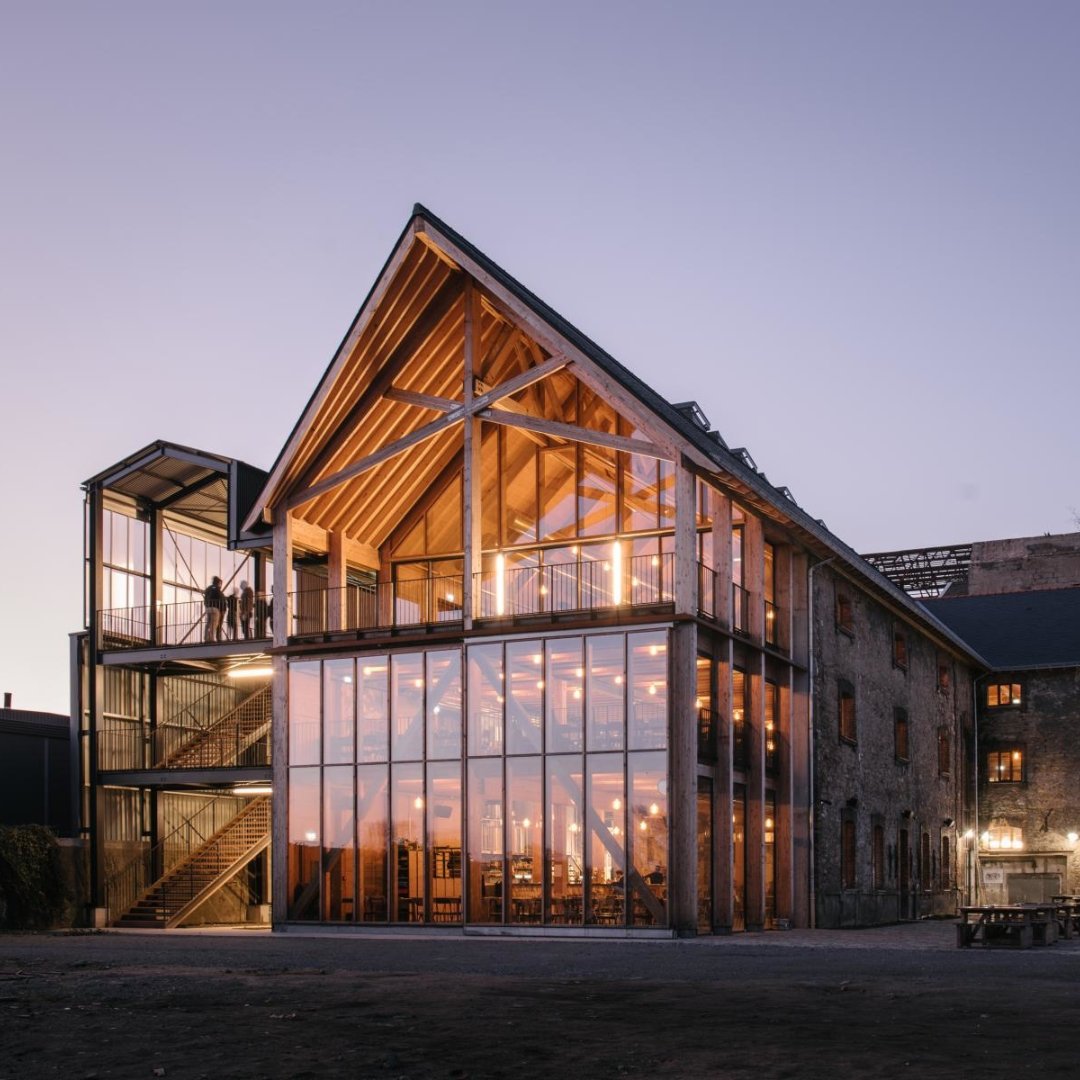 Boiscom's tweet photo. // #Inspiration bois ⭐\\

Aujourd'hui direction la ville de Nantes pour découvrir la brasserie artisanale Little Atlantique Brewery. 🍺 
Réhabilitation d'une ancienne huilerie en bois (livraison en 2019) 

©David Gallard https://t.co/57iASBPb4O