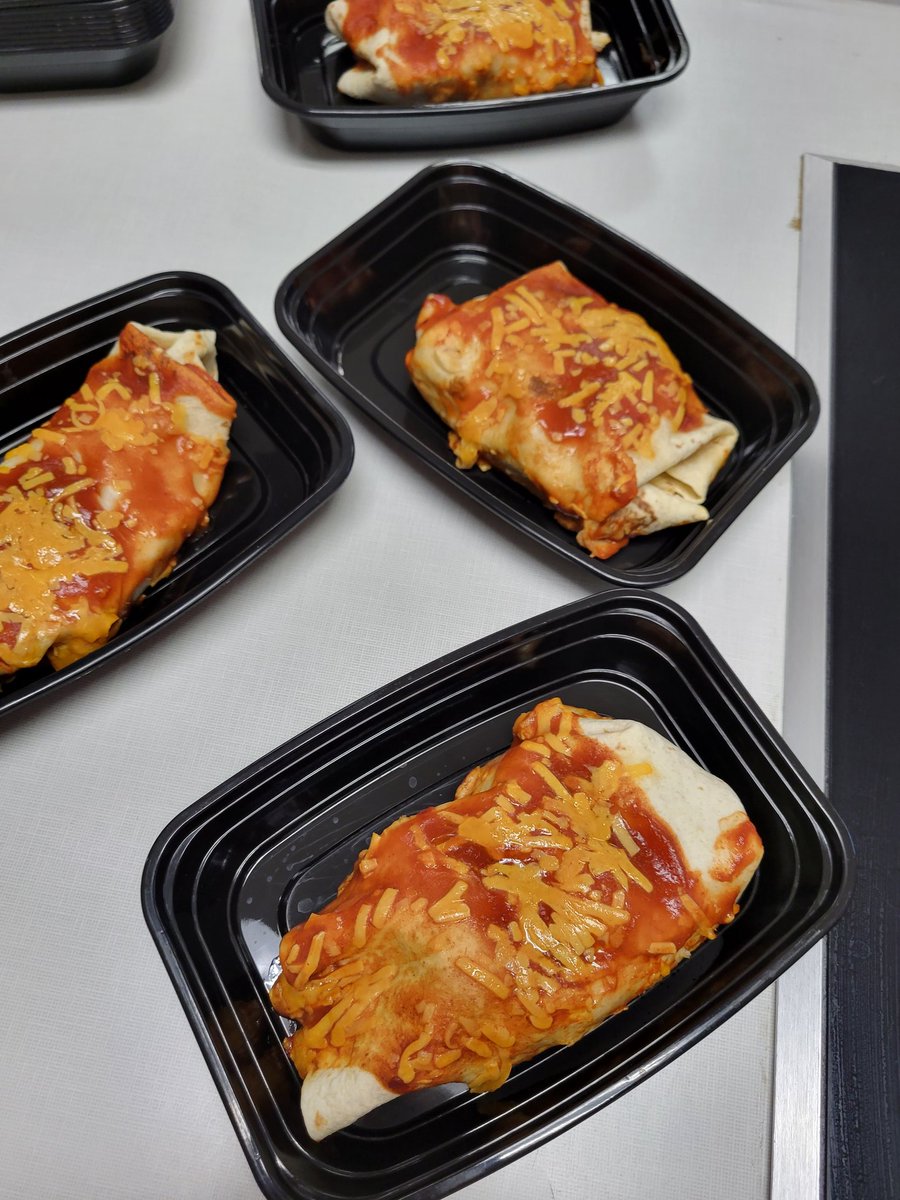 Anderson_FCS's tweet photo. When there are minimal leftovers, you know it was good! The chicken enchiladas took a lot of work, but they were well worth it! #GlobalFoods #Iamstuffed #delicious #AHSisFamily https://t.co/MCW06XuZMT