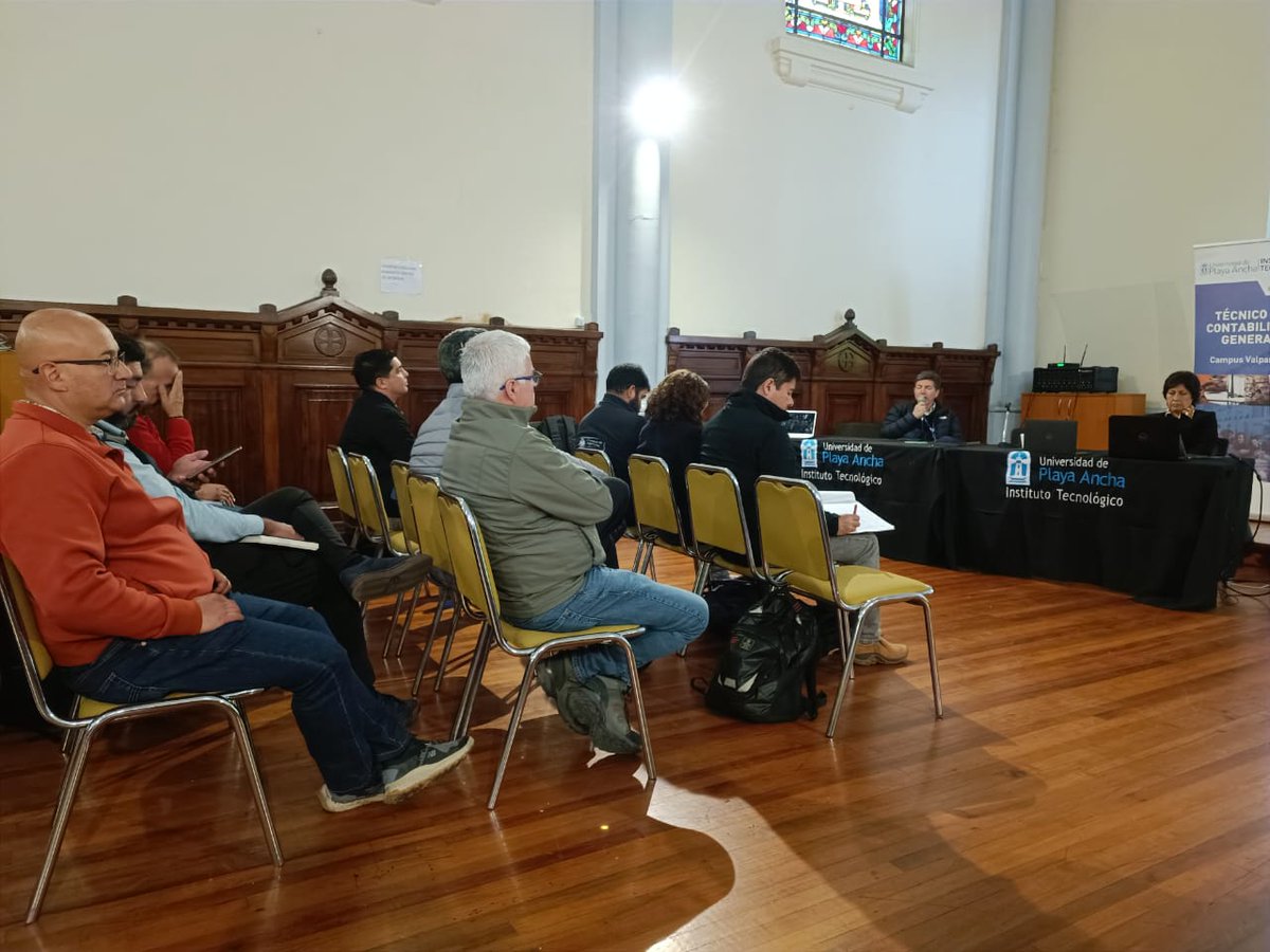 CoreseminValpo's tweet photo. Se realiza reunión mensual de la Corporación #Coresemin Valparaíso, en dependencias de la Universidad de Playa Ancha en #Valparaíso. Asisten representantes de empresas público y privadas. Nuestro objetivo es promover actividades de prevención de riesgos en la pequeña minería. https://t.co/XYk3bRvyy3