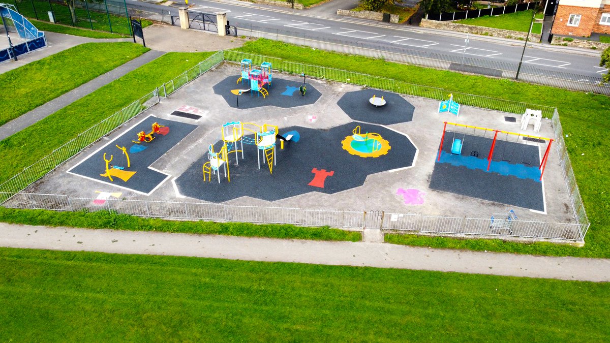 RTC_Safety's tweet photo. ๐ฃWe're excited to announce the completion of a new castle-themed๐ฐ #WetPour installation at Stand Road Park in Chesterfield, on behalf of @WicksteedPlay ๐๐คธโโ๏ธ
#WetPourGraphics #NewInstall #PlaySafe #RubberCrumb
#SaferPlay #SafetyFirstAdventureAlways #PlaygroundSurfacing https://t.co/QA2WexUdbe