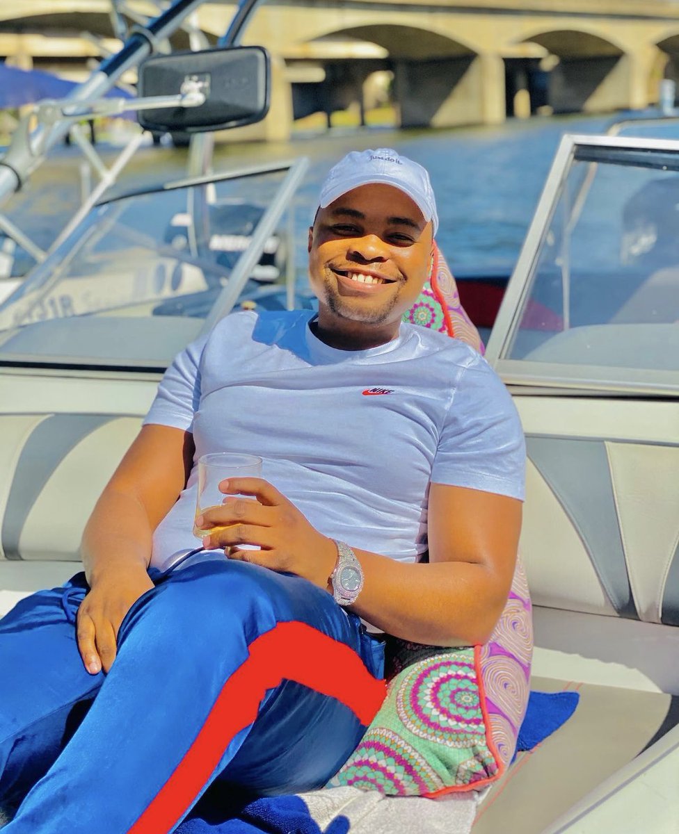 da_almighty_jay's tweet photo. A double shots of Hennessy on the rocks at this hot weather conditions in the boat is a must 🫰🏼 it’s not about making money it’s also about taking care of the body that makes it 

https://t.co/sXzYBgevN5

🫰🏼 #fxgoat #forextrader #Exness #XAUUSD #GoldMafia https://t.co/V5mKRG2J1p