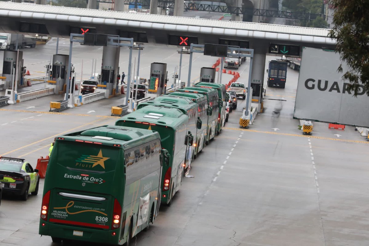 A_MontielR's tweet photo. Por instrucciones del presidente @lopezobrador_ estamos camino al estado de #Guerrero para implementar un censo de afectaciones a personas, viviendas, cosechas y comercios derivados del Huracán "OTIS". 

Llegaremos mil Servidores de la Nación comprometidos de la #CDMX y de diversos estados de la República para llevar a cabo esta tarea. En el @GobiernoMX redoblamos esfuerzos para recuperar el #Bienestar del pueblo guerrerense que hoy nos necesita. 

#FuerzaGuerrero 
#PrimeroLosPobres