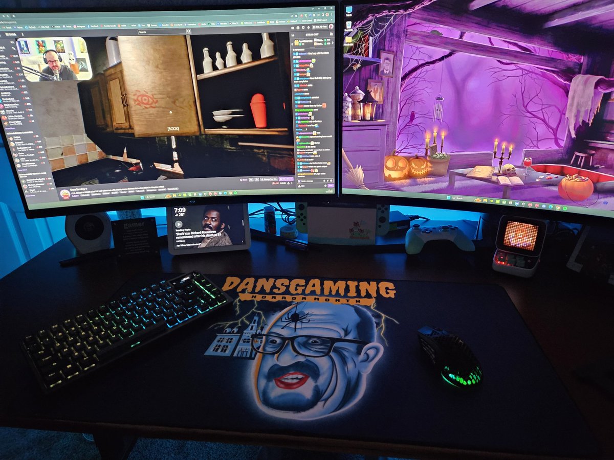 Melie1981's tweet photo. Got my @Dansgaming desk MAT for my birthday today!!!! https://t.co/I25d5Piu2v