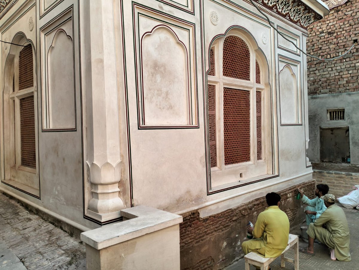 Ongoing conservation works at the tomb of Hazrat Imam Gamoo, behind Masjid Wazir Khan @DanyalGilani @CS_Punjab @commissionerlhr @GovtofPunjabPK @city42 @dawn_com @dailytimespak @etribune @LahoreNama @ExploringLahore