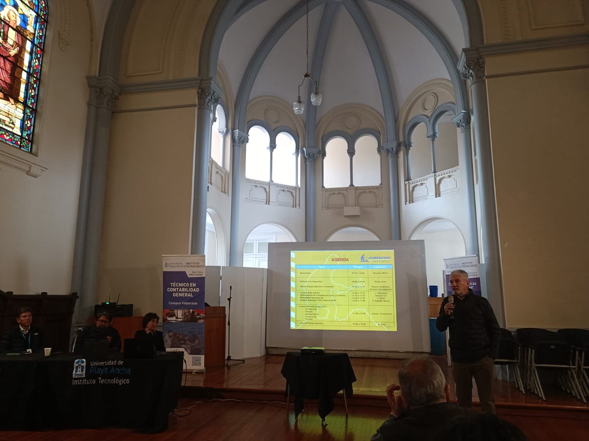 CoreseminValpo's tweet photo. Se realiza reunión mensual de la Corporación #Coresemin Valparaíso, en dependencias de la Universidad de Playa Ancha en #Valparaíso. Asisten representantes de empresas público y privadas. Nuestro objetivo es promover actividades de prevención de riesgos en la pequeña minería. https://t.co/XYk3bRvyy3