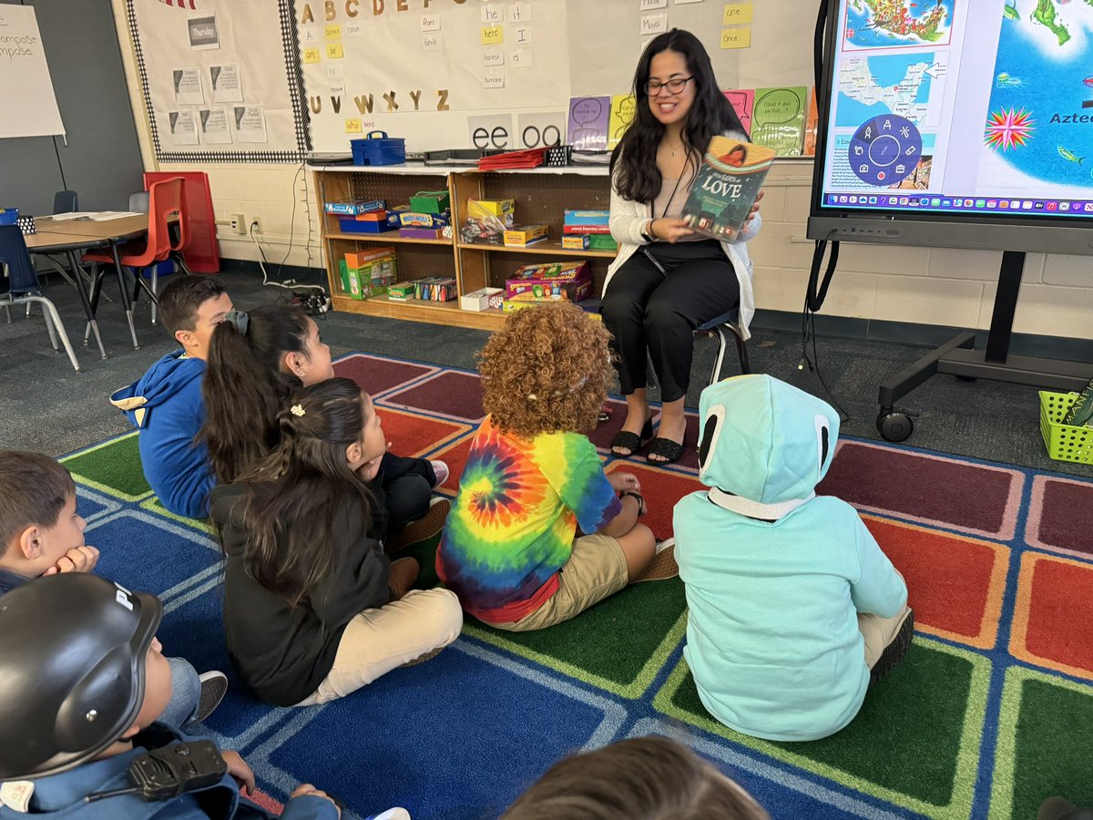 📚 Thank you, Kristen Barton, for joining us on Read for the Record Day by @Jumpstartkids! Your reading of “With Lots of Love” to Ms. Wright’s students was truly heartwarming. 📚 #ReadfortheRecord @FortWorthISD @CortezLupe1 @katy_anne_myers @MrsEspinoza7