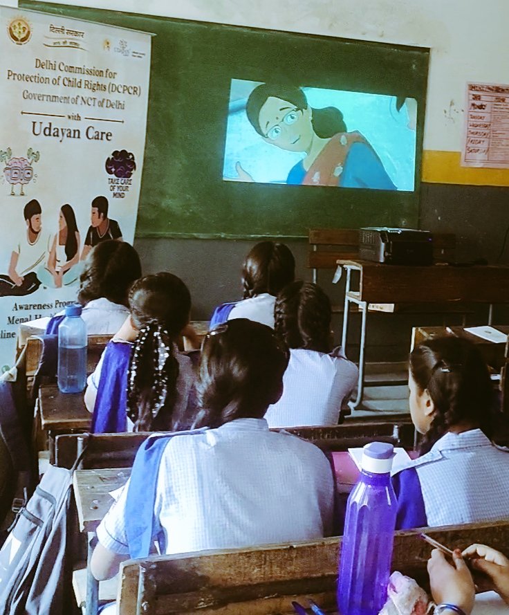 A workshop on ' Building a foundation for support' was organised by @DCPCR with @udayancare in SKV JJ Colony Khichripur Students learnt about: 🔺How important it is to start a dialogue on Mental health, 🔺How to cope with stress 🔺U-Stress & Distress