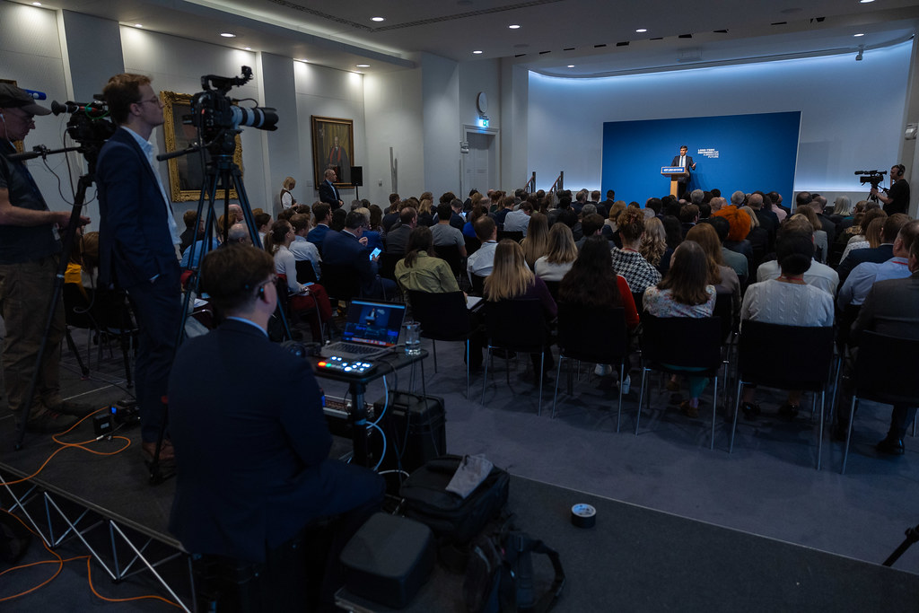 The Royal Society was happy to host Prime Minister <a href="/RishiSunak/">Rishi Sunak</a> this morning as he announced the creation of the world's first AI safety institute. Find out more about the Royal Society's work on #ArtificialIntelligence here: royalsociety.org/topics-policy/…