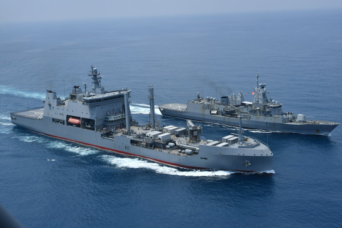 sweeneygov's tweet photo. Five Powers Defence Arrangement #FDPA Exercise #BersamaLima 2023 used 400 @NZDefenceForce personnel, with crew from @NZNavy frigate HMNZS Te Mana + tanker HMNZS Aotearoa. Exercise training included maritime ops, vessel boarding, replenishment-at-sea + jungle warfare for @NZArmy https://t.co/KQLYMvObnY