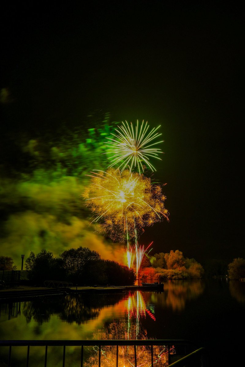 #Fireworks @abcb_council tonight at Craigavon Lakes @carlalockhart @LoveBallymena @PSNIABC @VisitCraigavon #Belfasthour