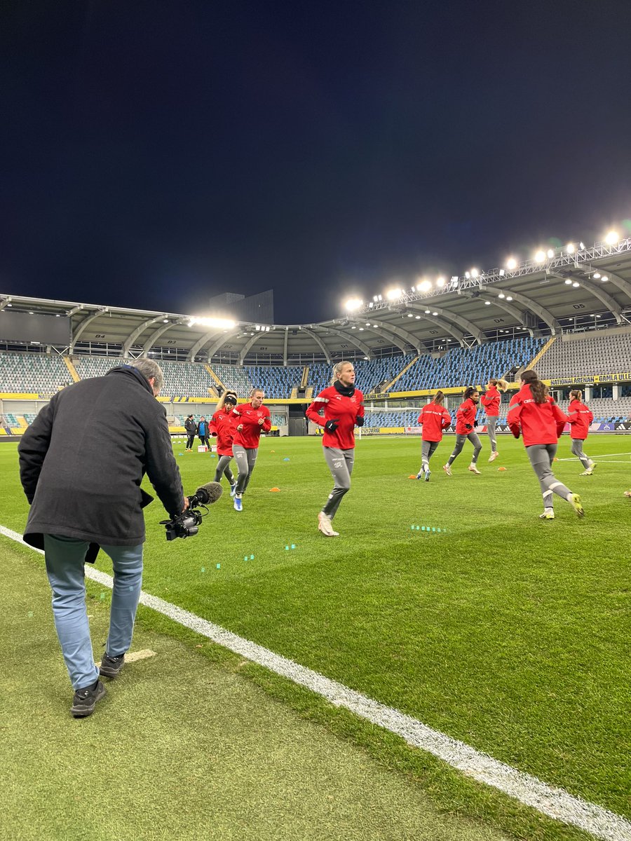 🇨🇭 is getting ready for 🇸🇪 tomorrow in Göteborg - maybe with @AnaCrnogorcevic back in the starting 11? 📺⚽️ 18:10 #srfinfo @srfsport