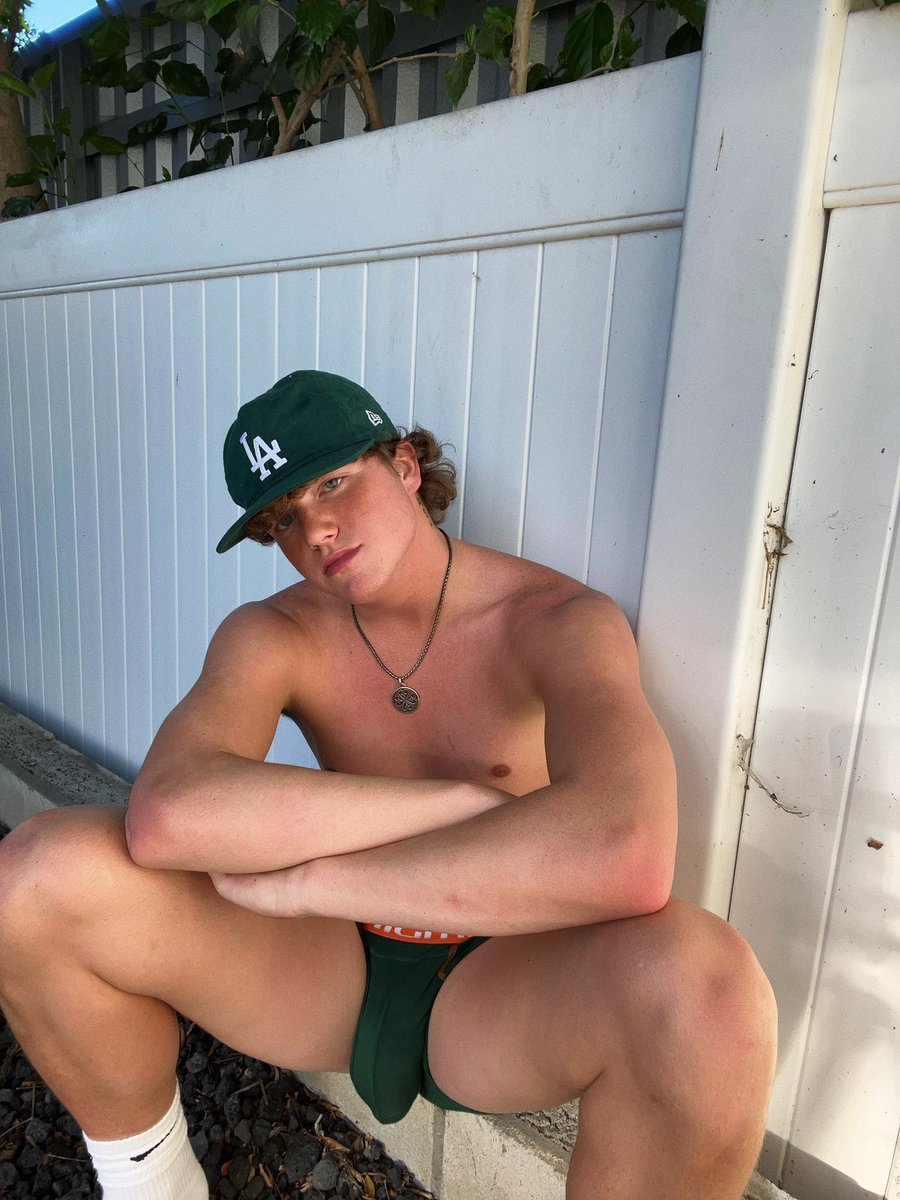 Landanashb's tweet photo. of is free rn:,) t.cozgfg2AQFoo 