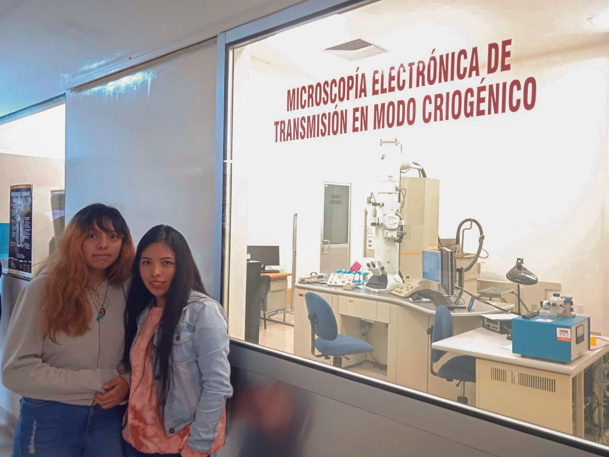 UTZin_oficial's tweet photo. Nuestros estudiantes de la carrera de Ingeniería en Nanotecnología realizaron una visita guiada a las instalaciones del Centro de Nanociencias y Micro y Nanotecnología del Instituto Politécnico Nacional para expandir sus conocimientos nanomateriales🤓
#OrgulloUtzin
#SomosUtzin https://t.co/xVC61ruw8a