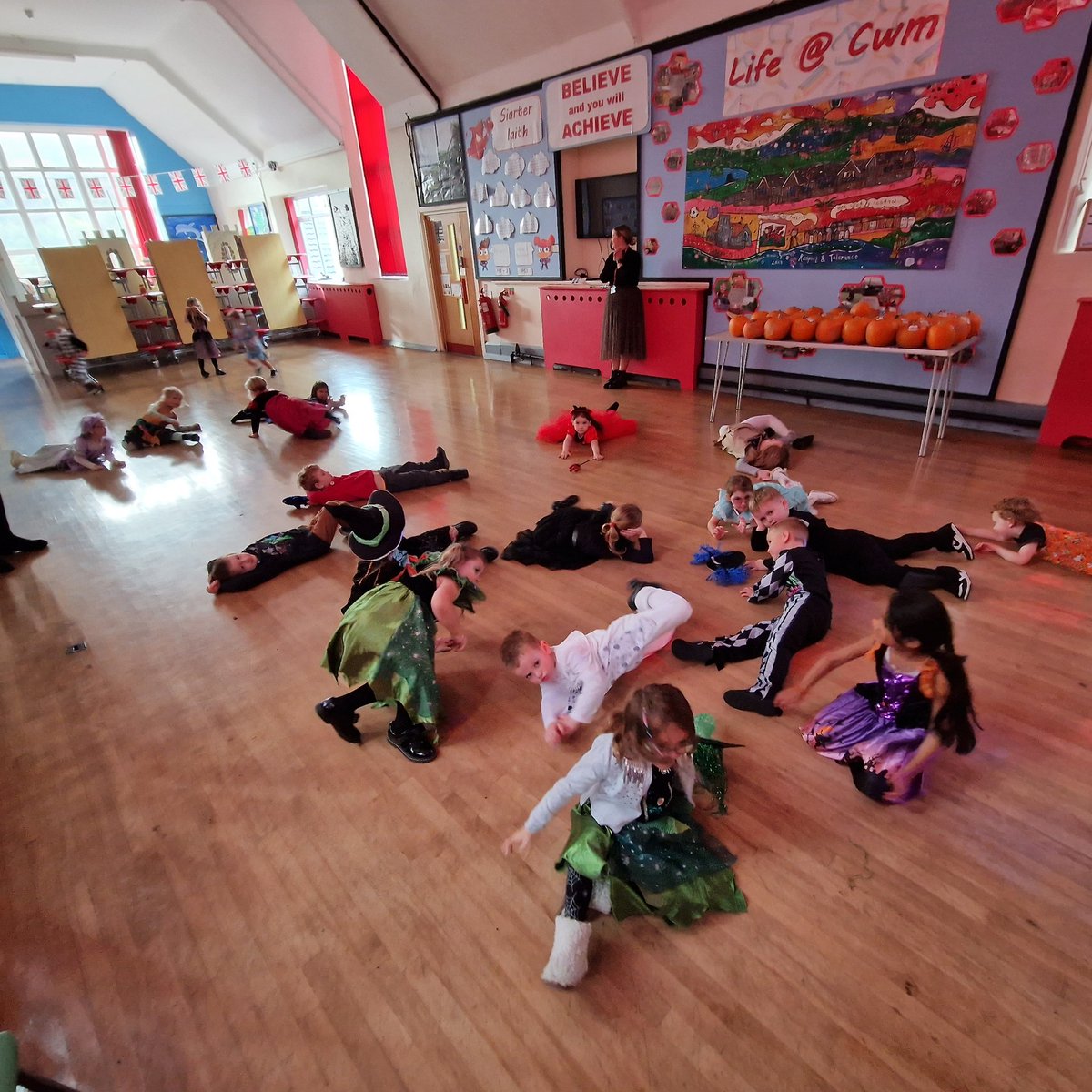 CL_Stars's tweet image. Everyone had a SPOOKTACULAR day today at @CwmclydachPri 🥳 🎃 👻 
Some of the best costumes I've ever seen! 👏