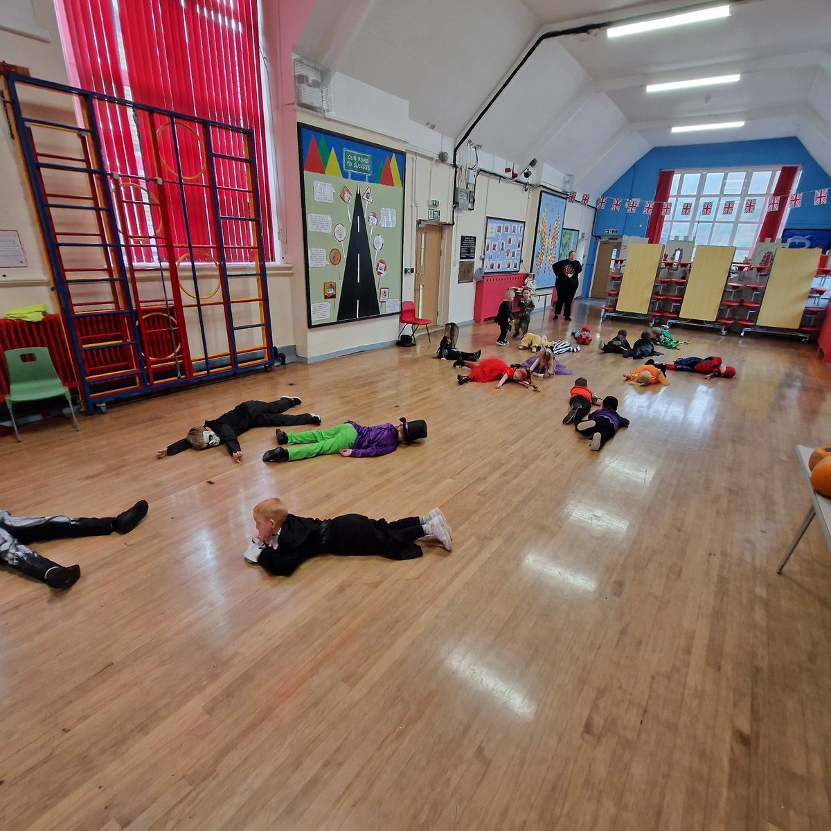 CL_Stars's tweet image. Everyone had a SPOOKTACULAR day today at @CwmclydachPri 🥳 🎃 👻 
Some of the best costumes I've ever seen! 👏