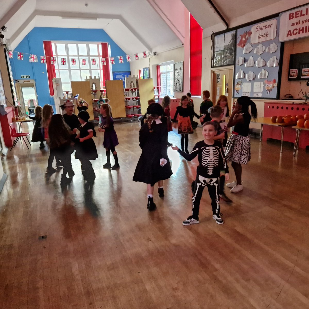 CL_Stars's tweet image. Everyone had a SPOOKTACULAR day today at @CwmclydachPri 🥳 🎃 👻 
Some of the best costumes I've ever seen! 👏