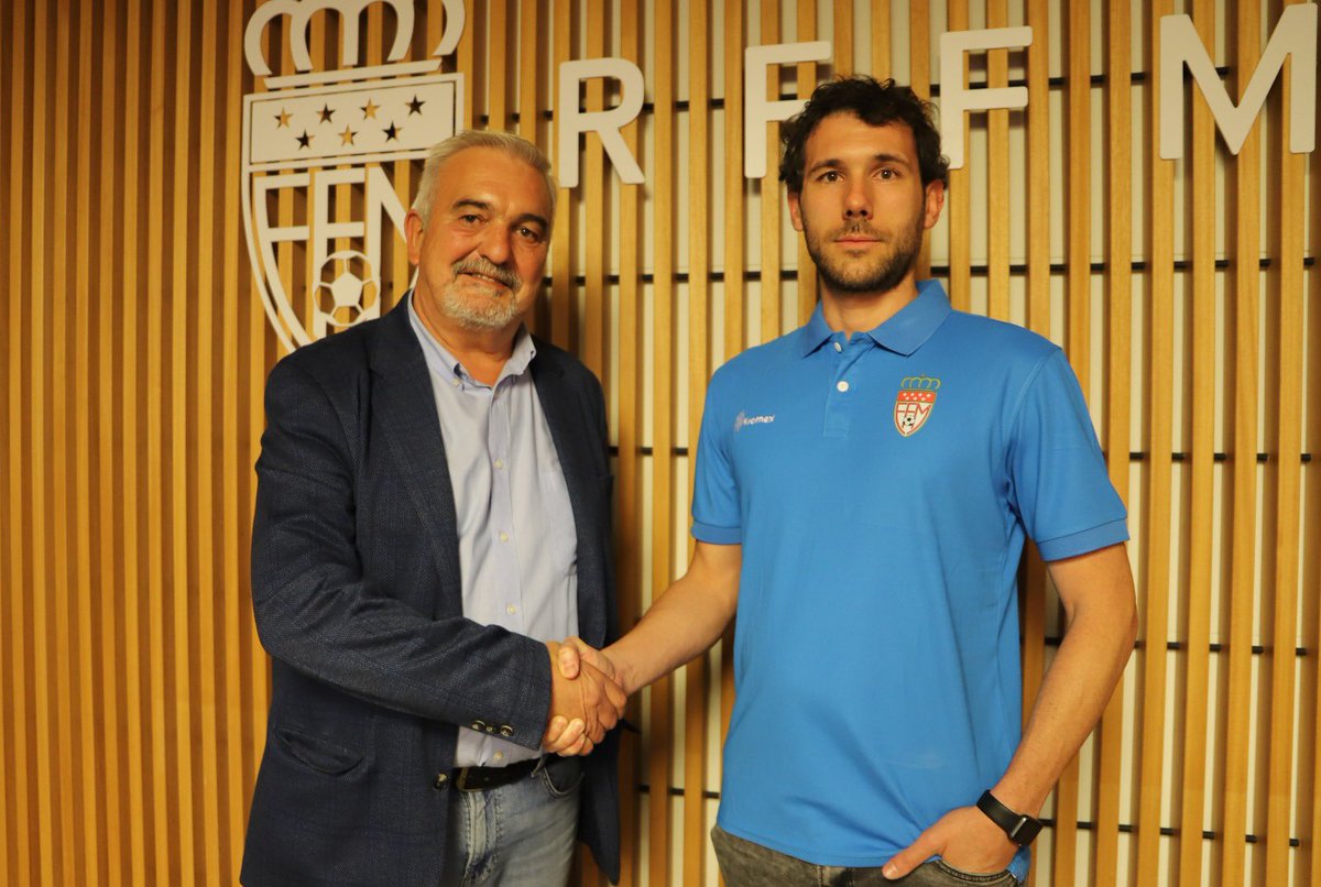 👋 Hoy se ha presentado oficialmente el director deportivo de fútbol sala de la RFFM, <a href="/IvanLabradoLFS/">Iván Labrado</a>, deseándole suerte y éxitos el vicepresidente <a href="/GuillermoLabor/">Guillermo Laborda</a>🤝

Con experiencia como seleccionador, se hace cargo del programa de selecciones y tecnificación de <a href="/RFFM_FutbolSala/">Comité de Fútbol Sala - RFFM</a>