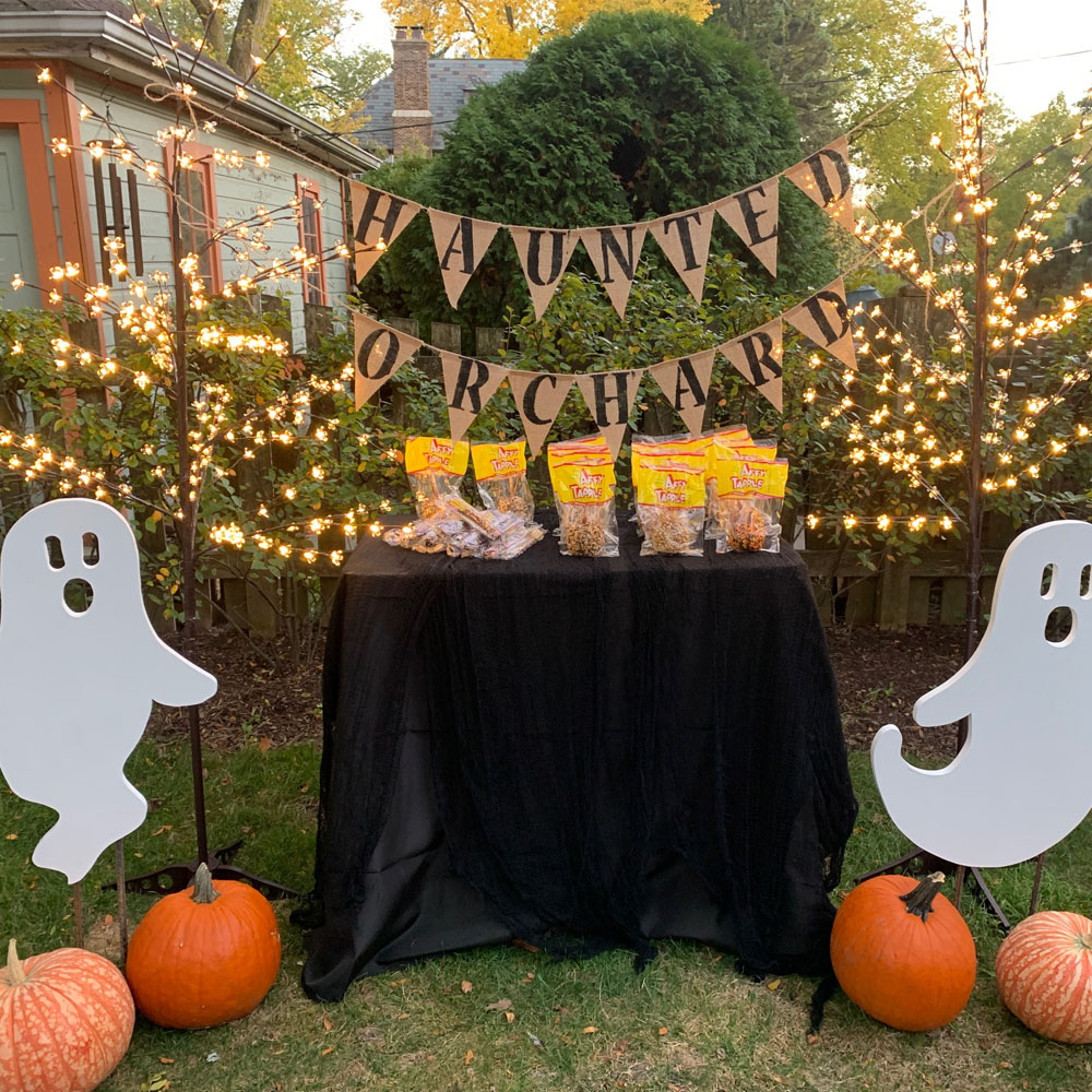 AffyTapple's tweet photo. Be the cool house this year. Affy Tapples > Candy
Who's with us? ๐
#trickortreat #affytapple #affyarmy https://t.co/yma34sXR7A