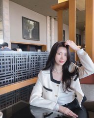 Holankdahlil's tweet photo. It’s tea time with friends. Is my friend beautiful?😂😂 https://t.co/dmHyKvEz32