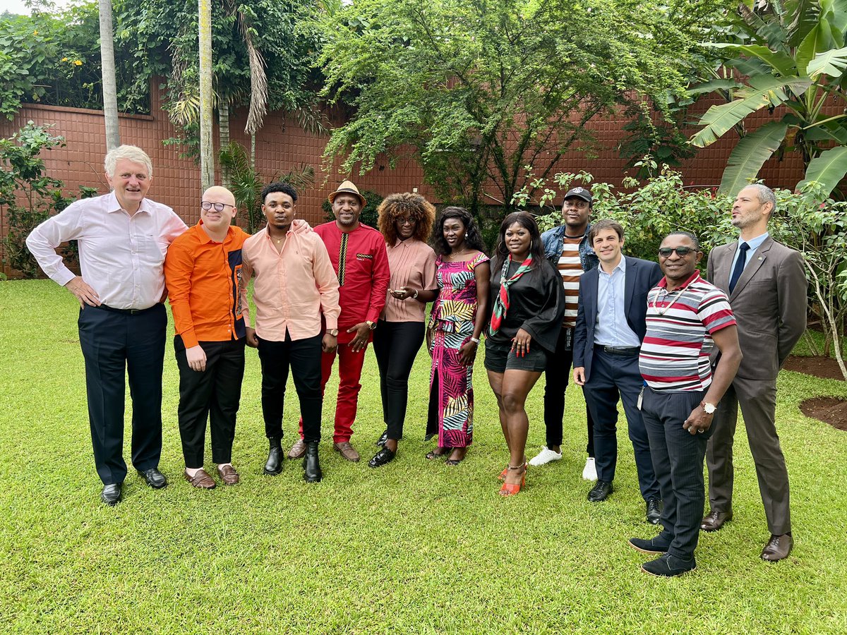 Loic_Abondo's tweet photo. Très belle opportunité offerte par M. @Jmchataigner, Ambassadeur de @UEauCameroun d’échanger sur nos métiers de créateurs de contenus et de communauté ; les difficultés et réalités locales ainsi que les thématiques propres au monde de l’influence digitale

Merci S.E et l’équipe🙏🏻 https://t.co/YbBDqTFKUe
