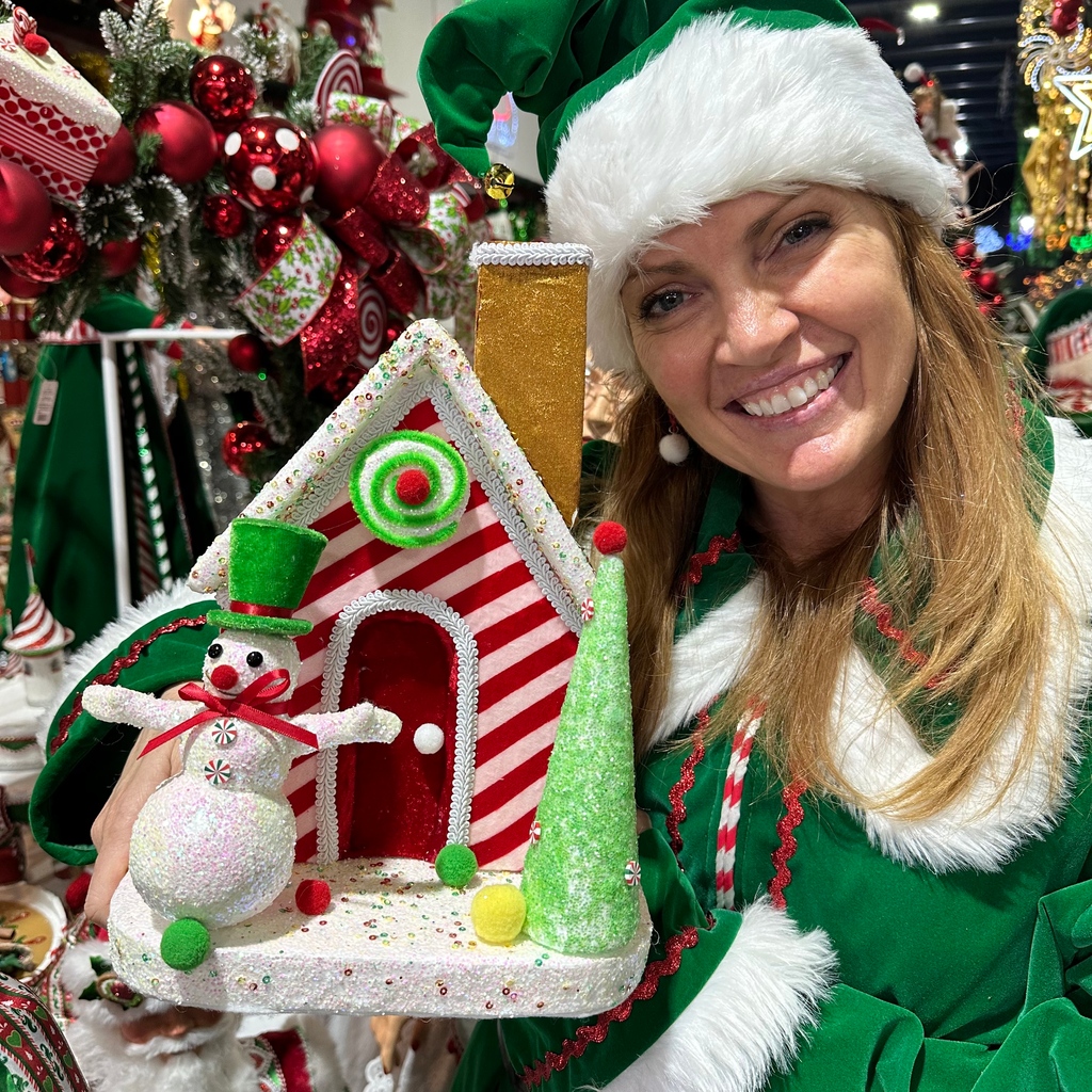 🎄🎅 TGIF! 🎉 Get ready for our unbeatable Friday special, the adorable "Candy Cane House". 🍬❄️ Add a dash of sweetness! The best part? Enjoy a whopping 30% off today! 😱🎁 Originally $64.95 just $45.45. 🤩 Don't miss out! ⏳ 

Shop now: l8r.it/1CAG

#FridaySpecial