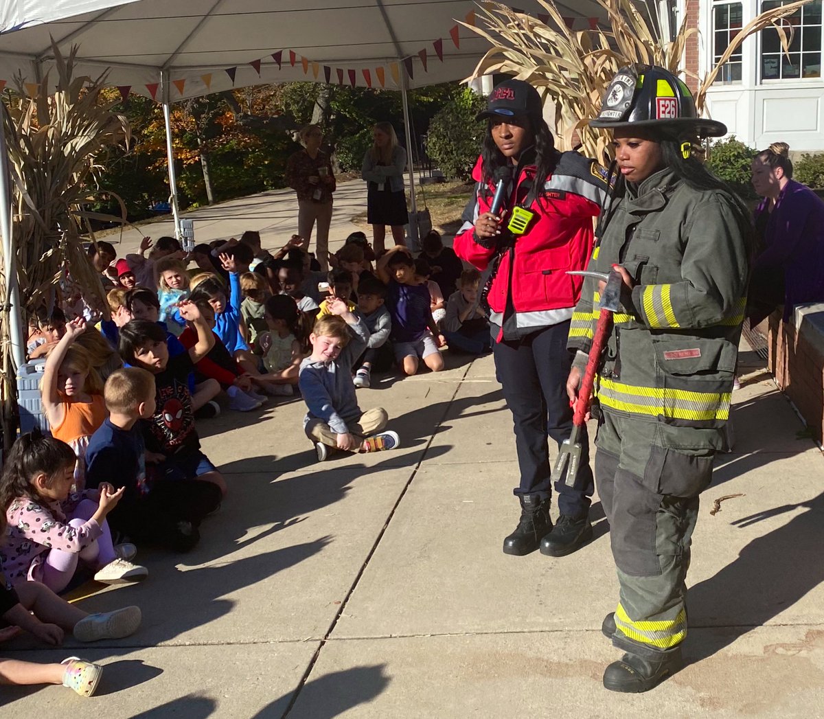 dcfireems's tweet image. Engine 29 from Palisades provided an apparatus display and presentation to the excited students at @StoddertNews in Glover Park. Fun for the firefighters and children alike. Every day is a community day. #DCsBravest