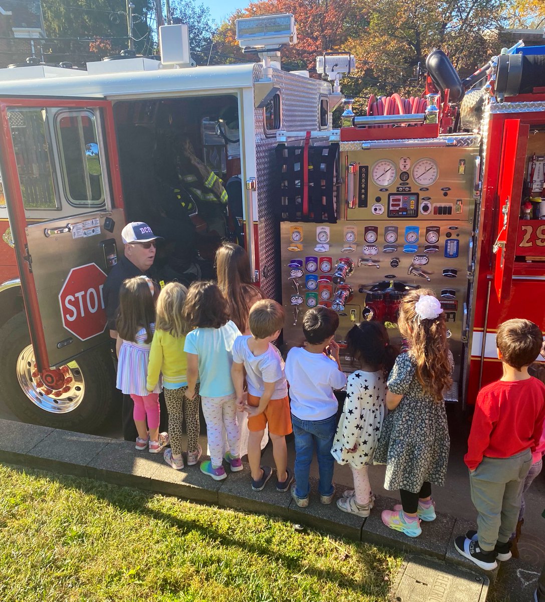 dcfireems's tweet image. Engine 29 from Palisades provided an apparatus display and presentation to the excited students at @StoddertNews in Glover Park. Fun for the firefighters and children alike. Every day is a community day. #DCsBravest