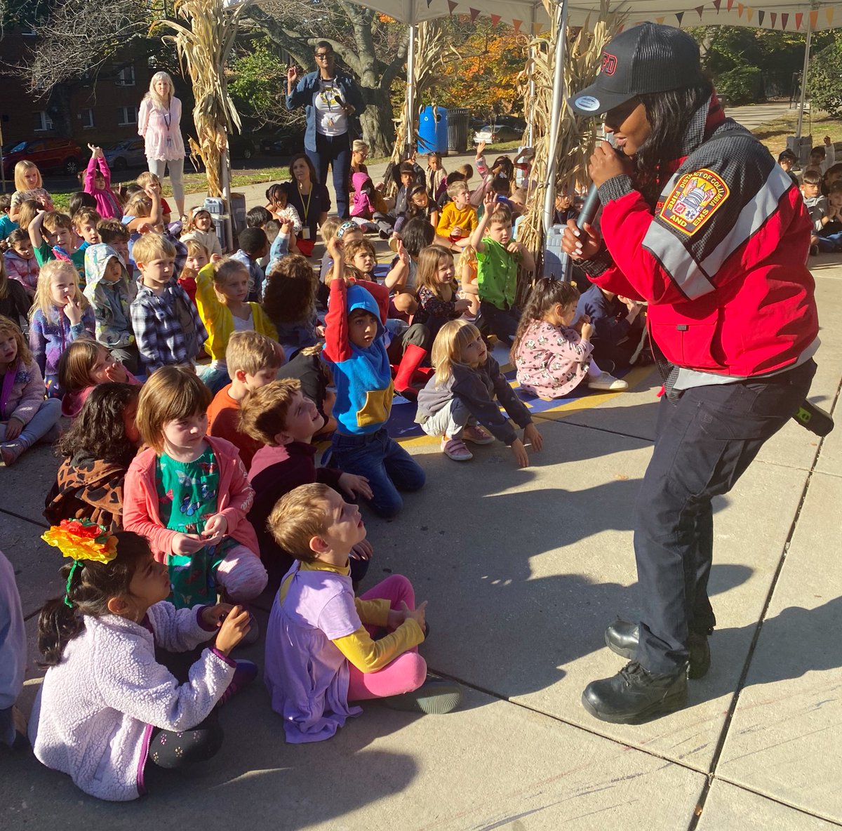 dcfireems's tweet image. Engine 29 from Palisades provided an apparatus display and presentation to the excited students at @StoddertNews in Glover Park. Fun for the firefighters and children alike. Every day is a community day. #DCsBravest