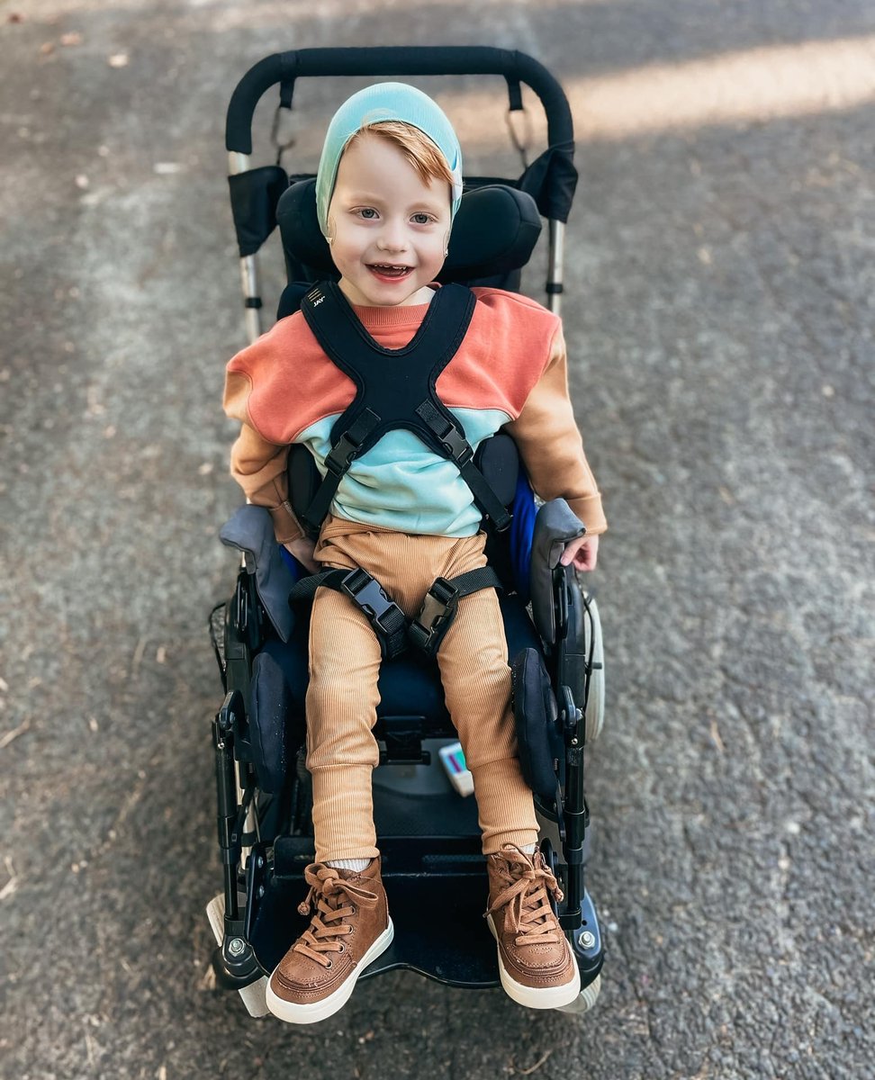 Happy National Pumpkin day! These fall looks are the perfect fits for your last-minute pumpkin patch adventures🎃 and with our super fast shipping the perfect family photo is just a click away📱 Shop at readysetromper.com • readysetromper.ca • On our App