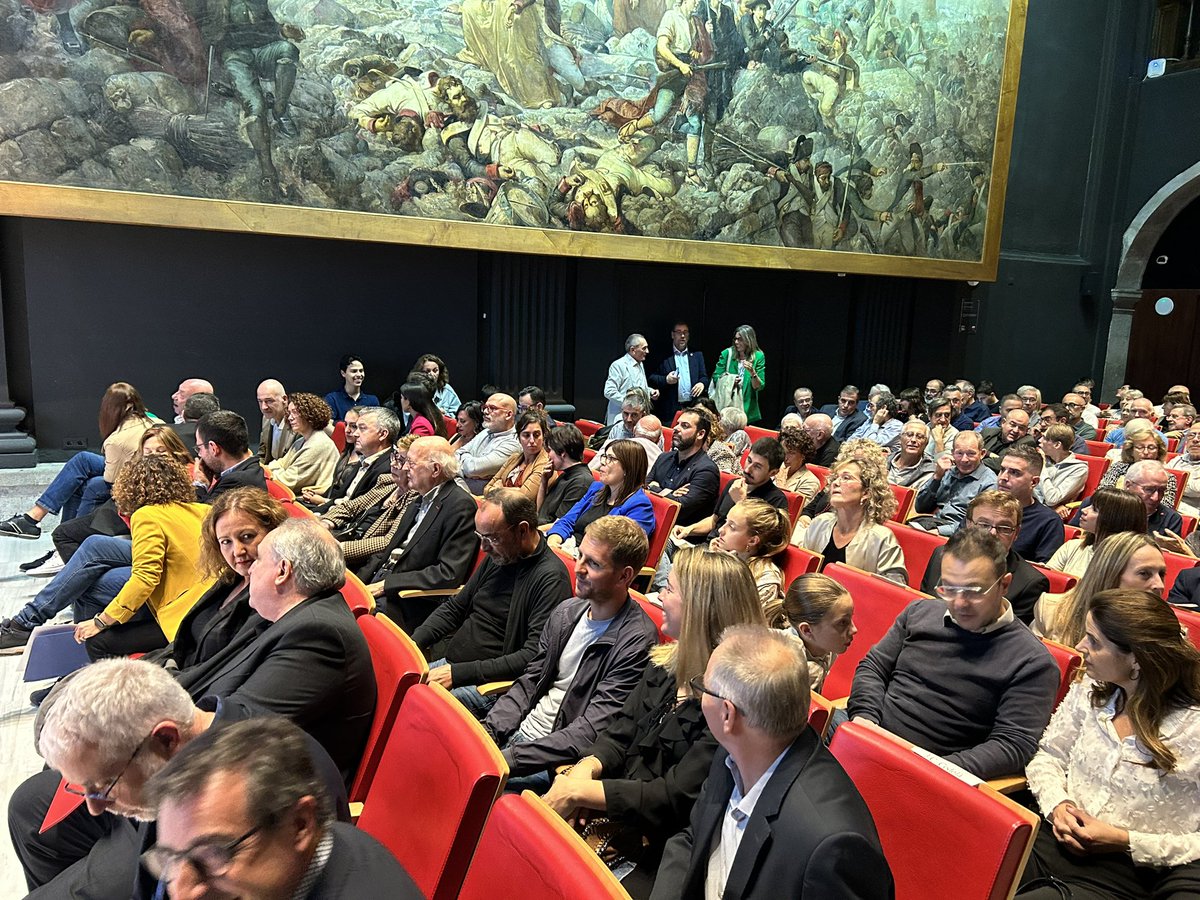 GemmaGeis's tweet photo. Nit de referència al món del periodisme i la comunicació gironina #Mosques2023 @periodistes_cat
Felicitats a tots els premiats i premiades #MoscaSN 🪰#CPCGirona https://t.co/B1VXioz4HE