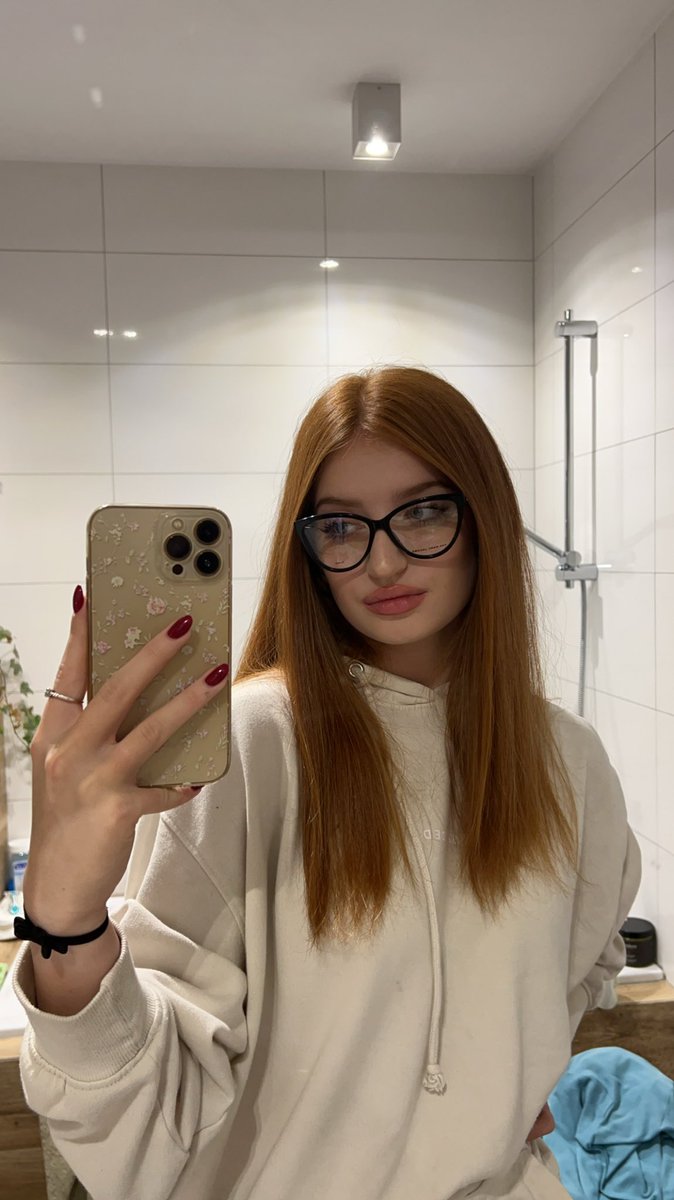 akiszkaa's tweet photo. 🤓 https://t.co/5KiIWtaGGx